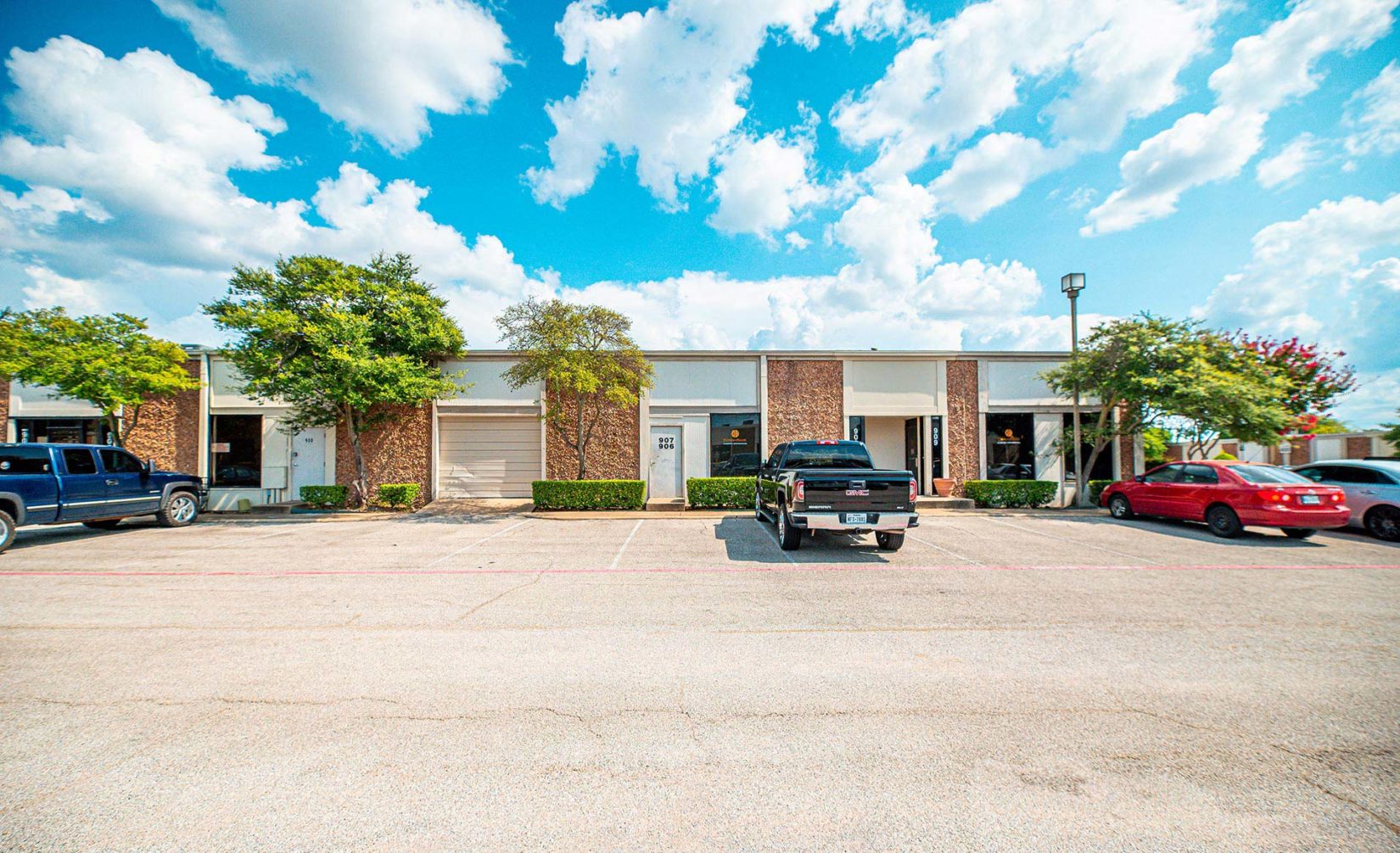 2,440 SF Flex Space in Richardson, TX Photo